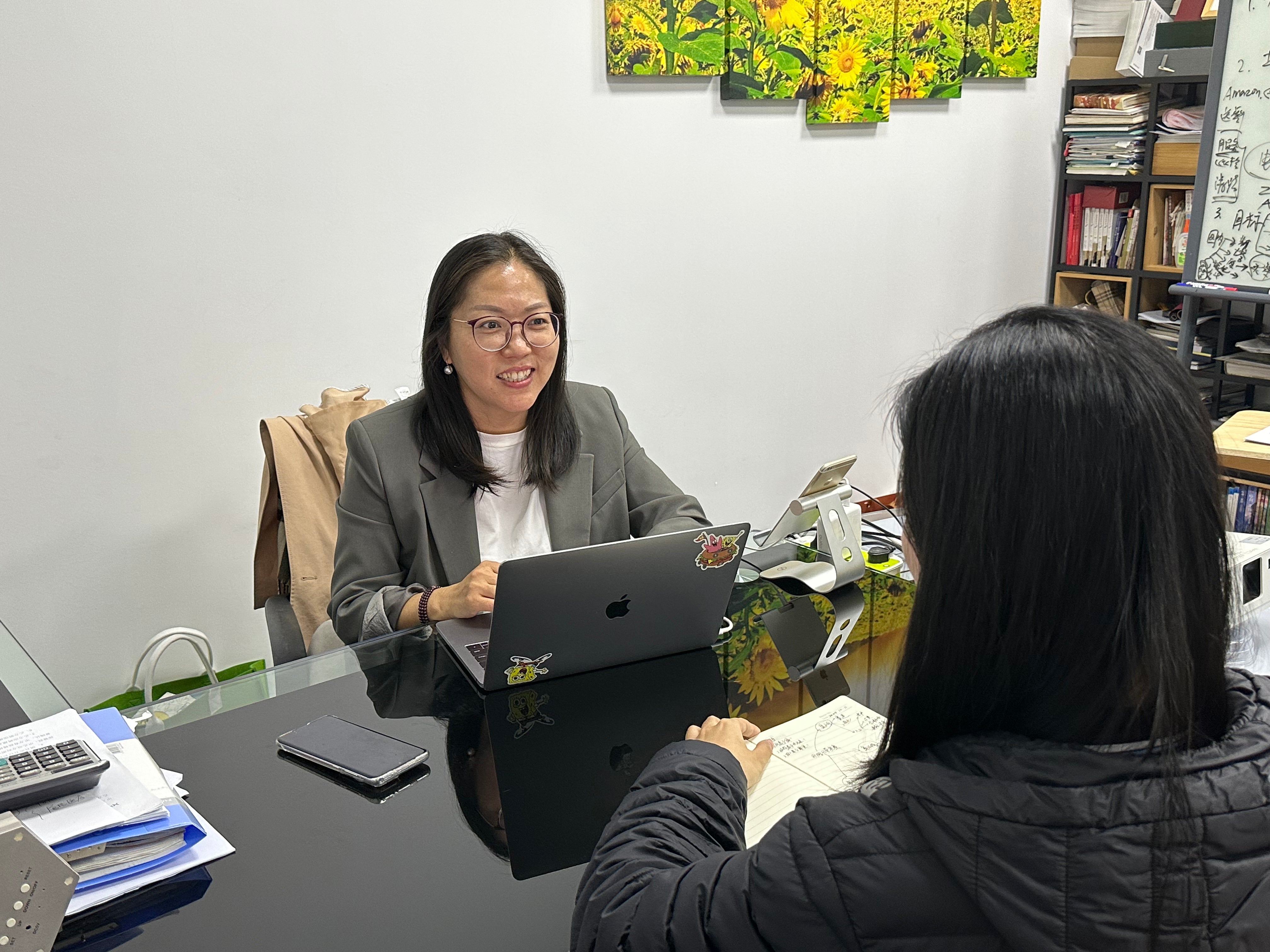 CEO of China's CNC Machining and Die Casting Services Chats with Clients Online